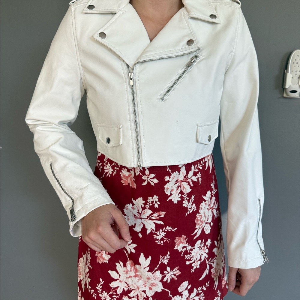 White Cropped Jacket – Size Large (Never Worn)